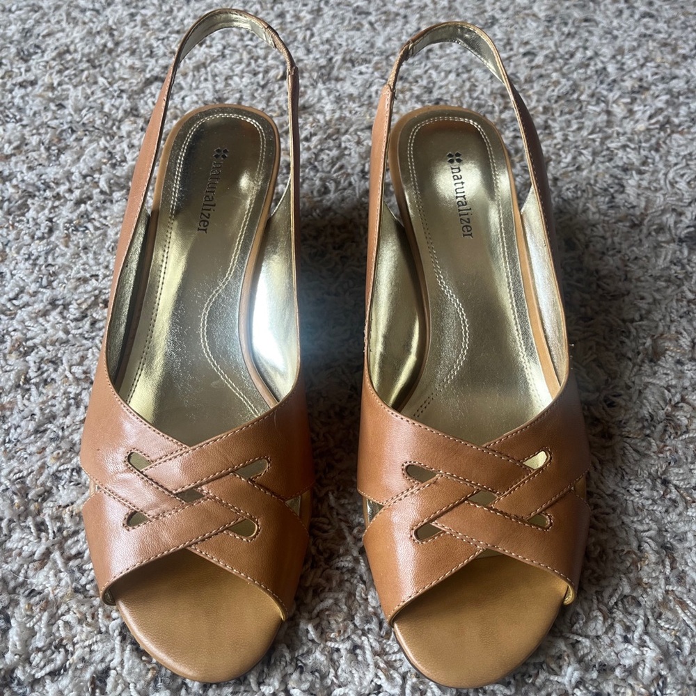 NEW!  Naturalizer Women's Tan Slingback Sandals